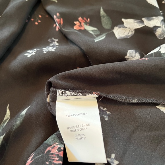 🎉 3 for $15🎉Signature Reitmans tunic style floral blouse - Picture 5 of 7